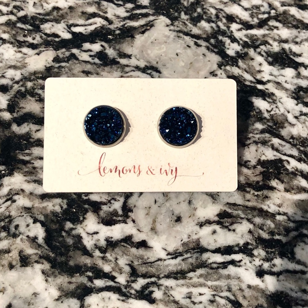 Black stud druzy earrings
